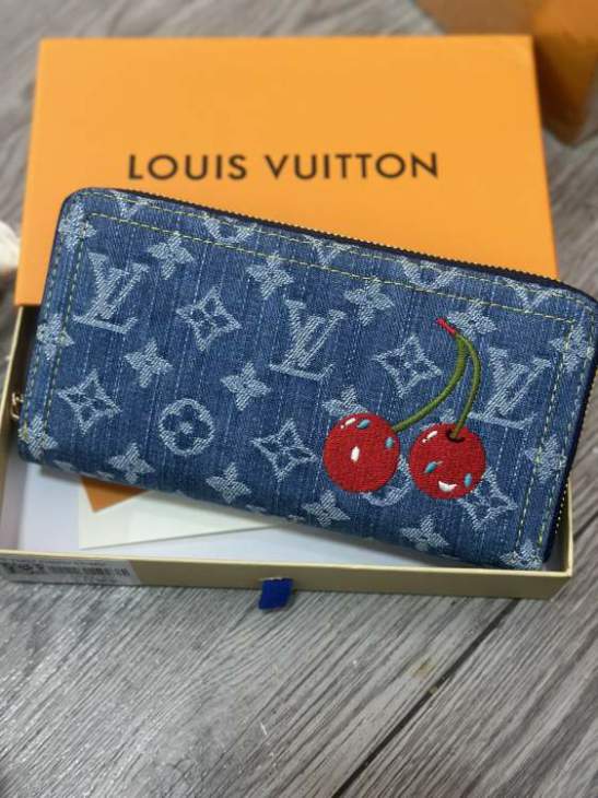 Picture of Louis Vuitton Wallets _SKUfw237689368fw